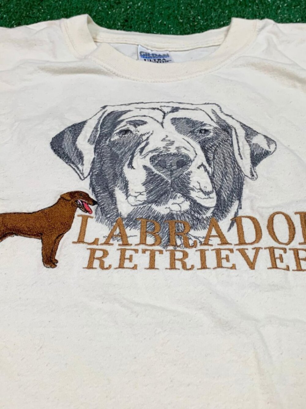 Vintage Y2K Labrador Retriever Embroidered Tee Gildan Cream Size L